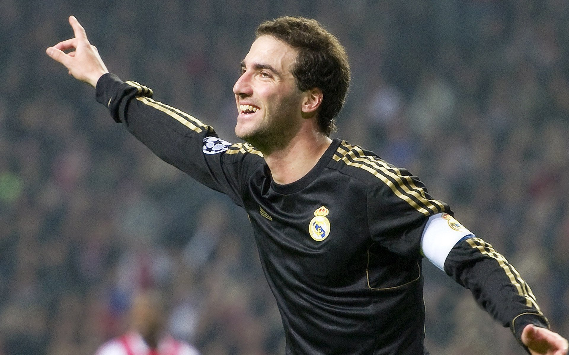 开云体育官网入口-_专业解说员：用镜头讲述比赛背后的故事_，比赛解说技巧