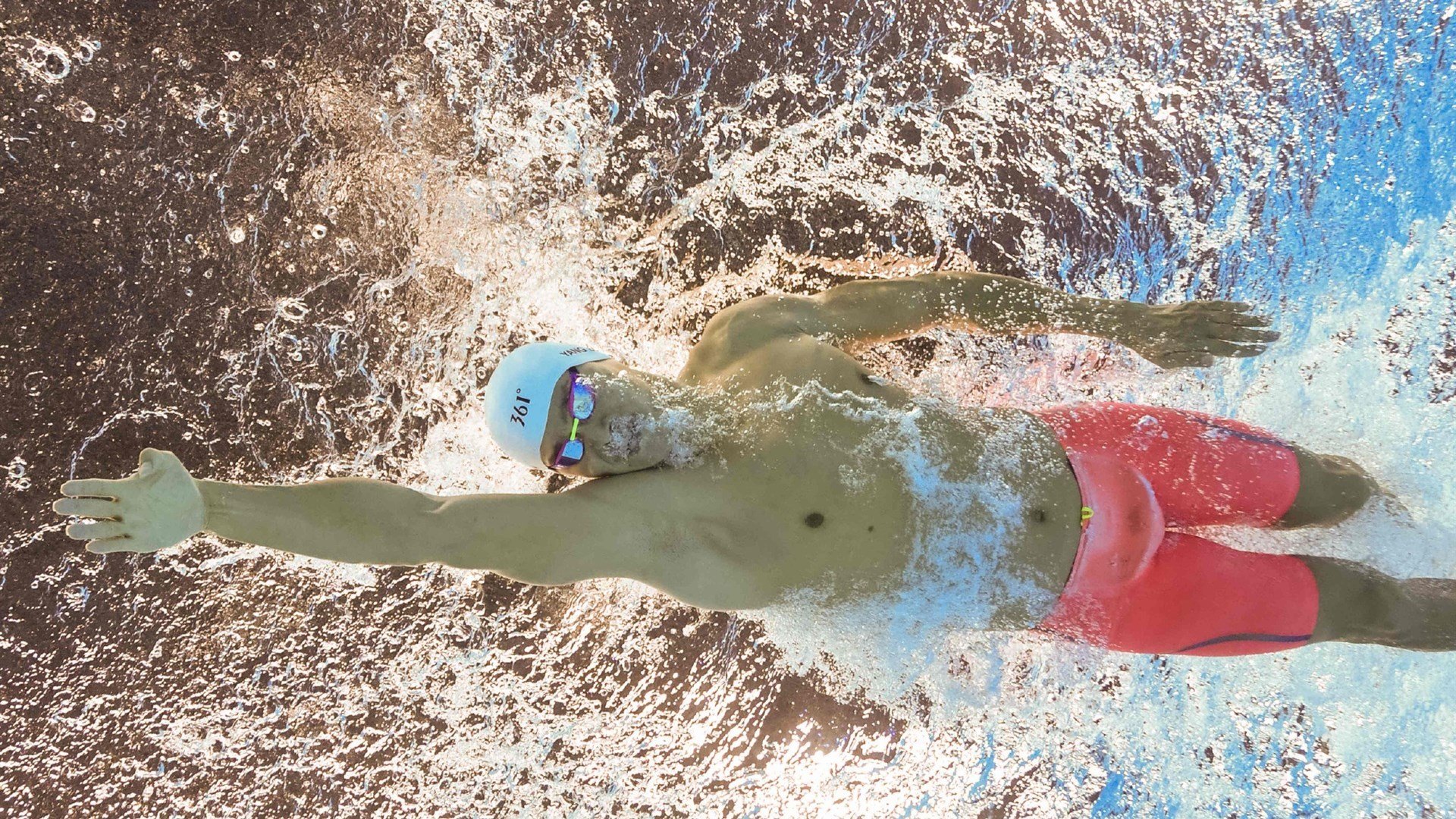 超高速通讯：赛场内的高速网络，超高速的意思